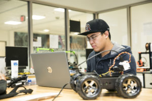 Thanks to a new pathway program with George Mason University, UMW students will now have the opportunity to enroll in pre-master’s courses in Mason’s Volgenau School of Engineering. Photo by Ron Aira/George Mason University.