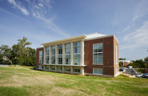 Renovations to UMW’s Jepson Science Center incllude new three-story wing with floor-to-ceiling windows facing College Avenue. Inside, geology labs, physics classrooms, and mapping courses showcase science in action. Photo by Adam Ewing.