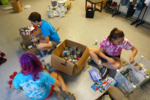In fall 2019, prior to the pandemic, CCE’s Faculty Director Leslie Martin works with UMW first-years to stock the Eagle Resource Closet, a food pantry on the fifth floor of Lee Hall. Photo by Suzanne Rossi.